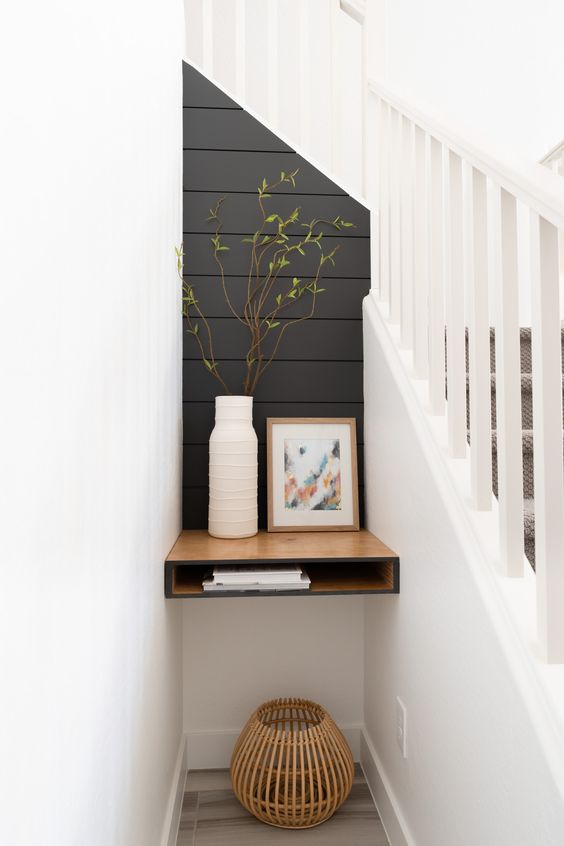 accent wall to create space